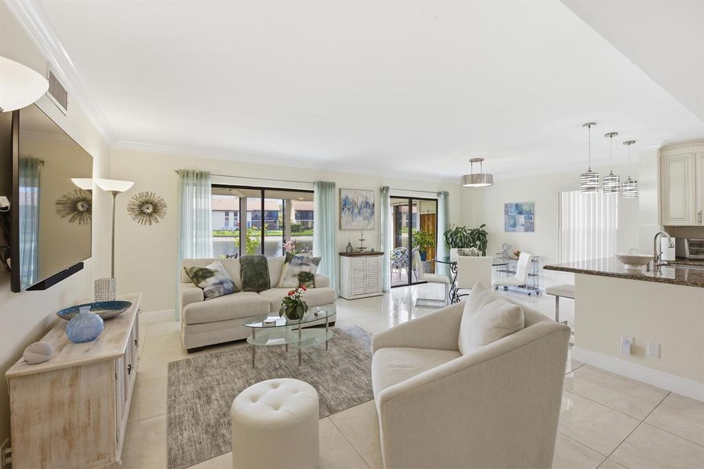 10223 N Circle Lake Drive 102, Boynton Beach, FL 33437