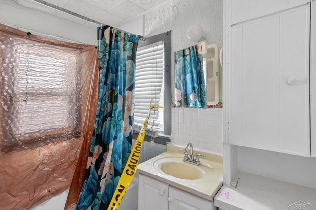 239 S Francis Avenue, Lansing, MI 48912