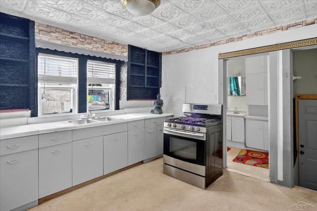 239 S Francis Avenue, Lansing, MI 48912