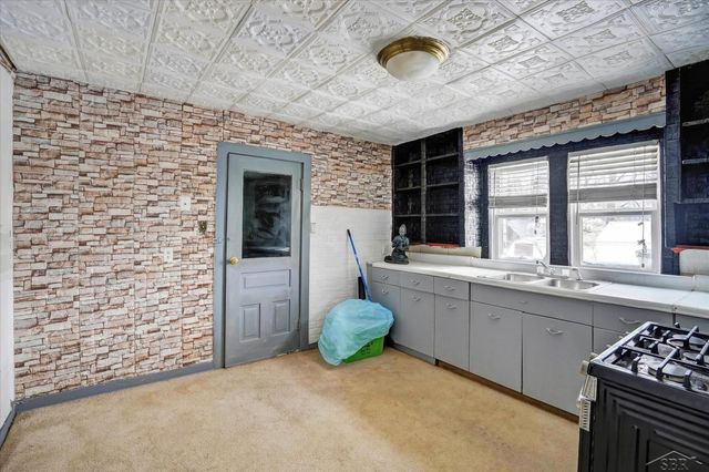 239 S Francis Avenue, Lansing, MI 48912