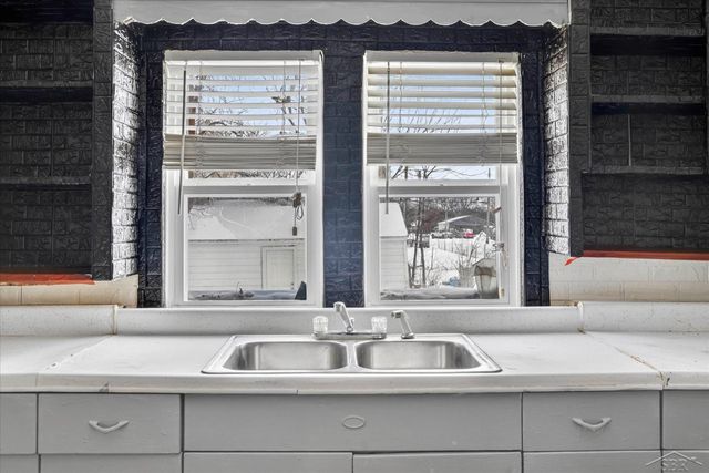 239 S Francis Avenue, Lansing, MI 48912