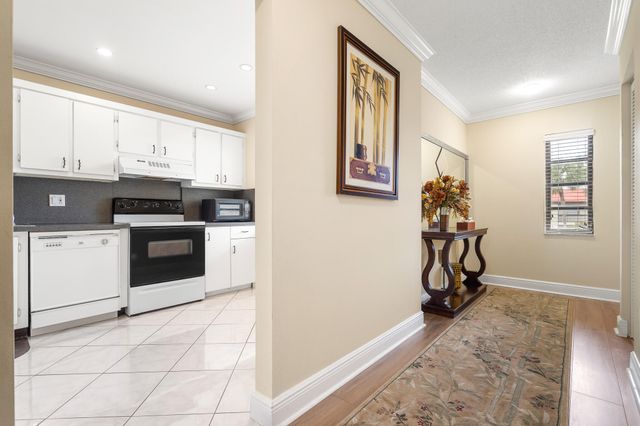 21218 Lago Circle H, Boca Raton, FL 33433