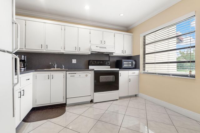 21218 Lago Circle H, Boca Raton, FL 33433