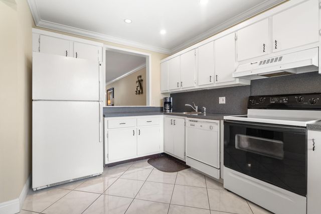 21218 Lago Circle H, Boca Raton, FL 33433