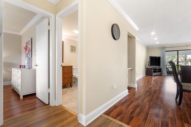 21218 Lago Circle H, Boca Raton, FL 33433
