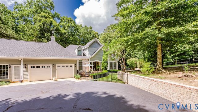 7081 Harrison Bluff Ln, Quinton, VA 23141