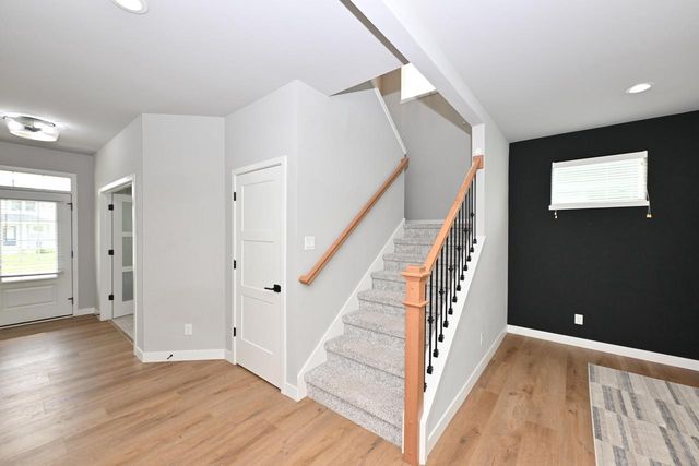 W201N5523 Magnolia LANE, Menomonee Falls, WI 53051