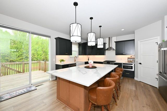 W201N5523 Magnolia LANE, Menomonee Falls, WI 53051