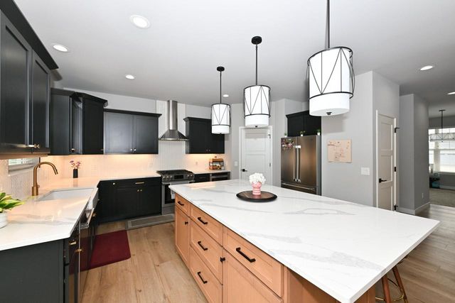 W201N5523 Magnolia LANE, Menomonee Falls, WI 53051