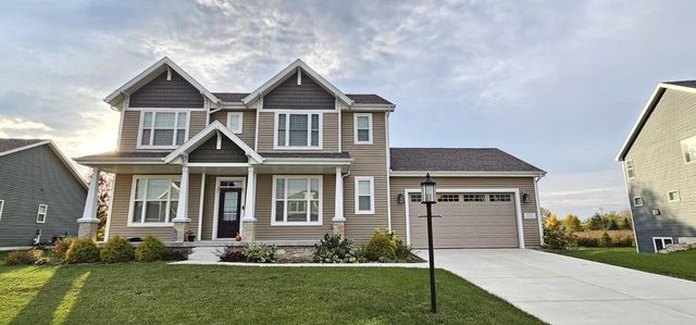 W201N5523 Magnolia LANE, Menomonee Falls, WI 53051