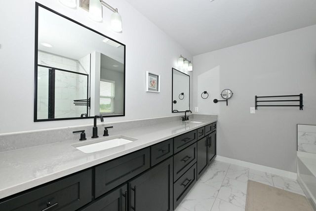 W201N5523 Magnolia LANE, Menomonee Falls, WI 53051