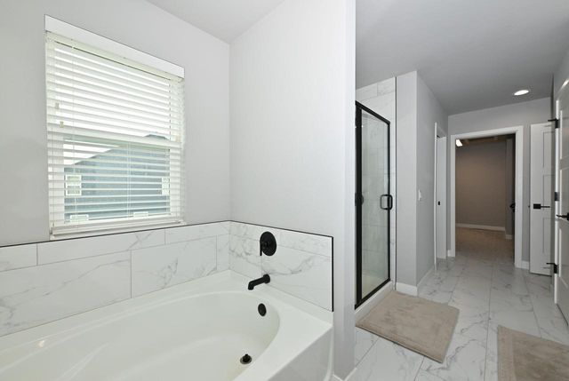 W201N5523 Magnolia LANE, Menomonee Falls, WI 53051