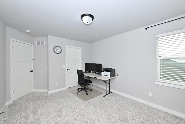 W201N5523 Magnolia LANE, Menomonee Falls, WI 53051