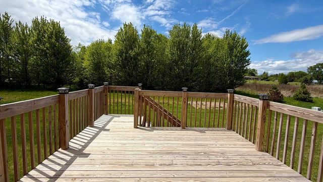 W201N5523 Magnolia LANE, Menomonee Falls, WI 53051