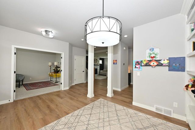 W201N5523 Magnolia LANE, Menomonee Falls, WI 53051