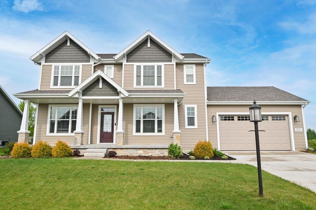 W201N5523 Magnolia LANE, Menomonee Falls, WI 53051