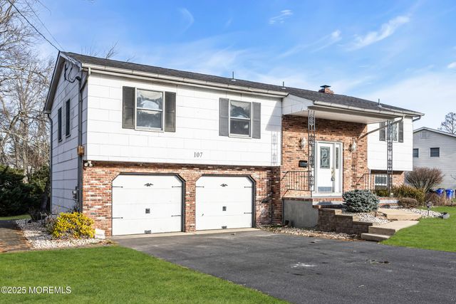107 Old Bridge Drive, Howell, NJ 07731