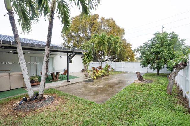 10704 SW 167th St, Miami, FL 33157