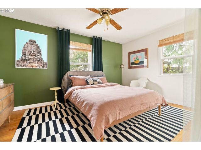 9018 Se MILL St, Portland, OR 97216