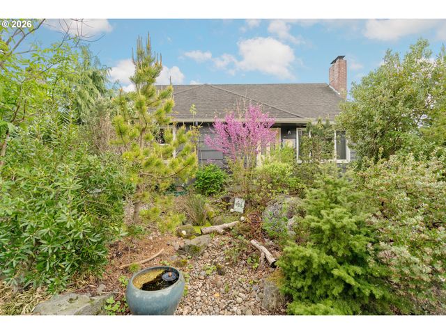 9018 Se MILL St, Portland, OR 97216