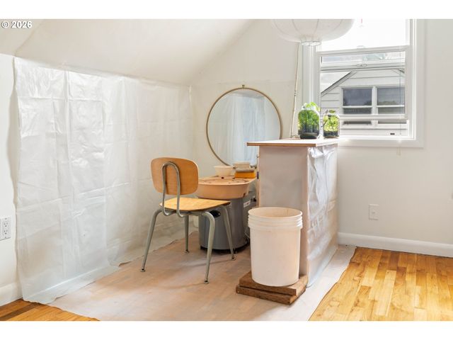 9018 Se MILL St, Portland, OR 97216