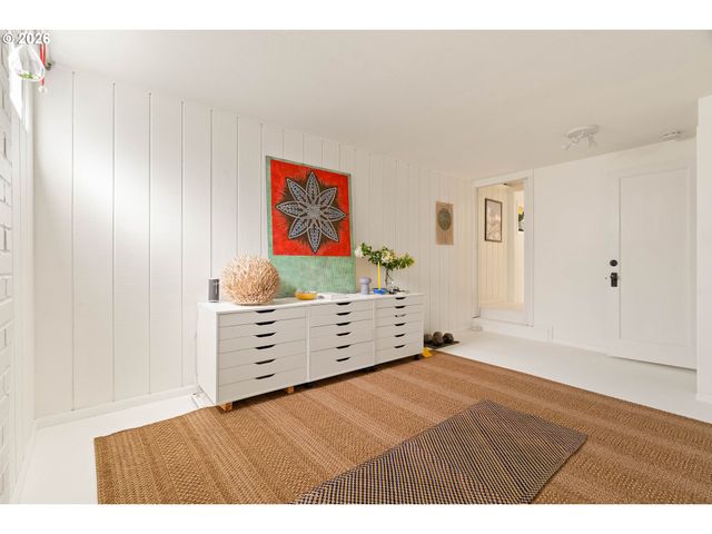 9018 Se MILL St, Portland, OR 97216