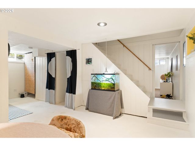 9018 Se MILL St, Portland, OR 97216