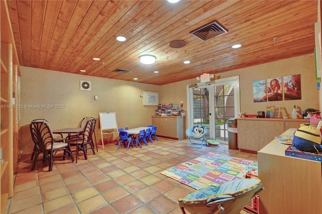 2000 Towerside Ter 301, Miami, FL 33138