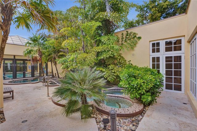 2000 Towerside Ter 301, Miami, FL 33138