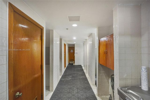 2000 Towerside Ter 301, Miami, FL 33138