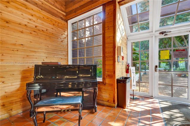 2000 Towerside Ter 301, Miami, FL 33138