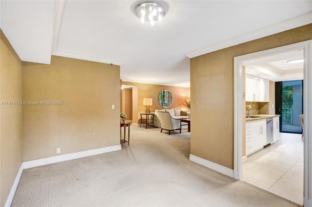 2000 Towerside Ter 301, Miami, FL 33138