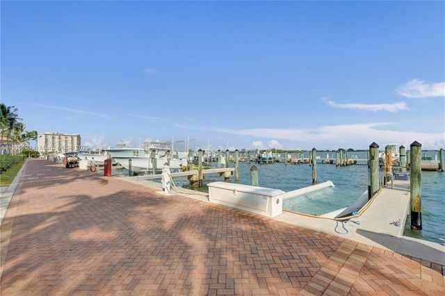 2000 Towerside Ter 301, Miami, FL 33138
