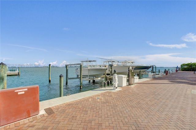2000 Towerside Ter 301, Miami, FL 33138