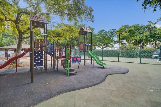 2000 Towerside Ter 301, Miami, FL 33138