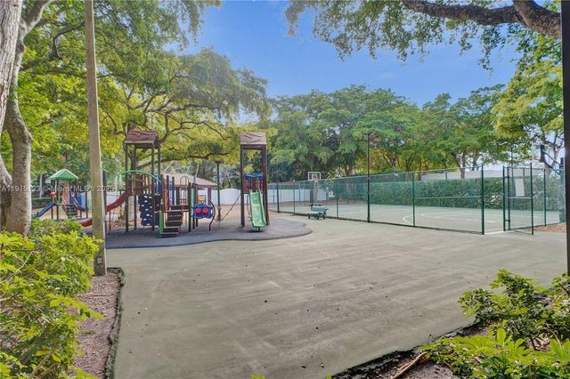 2000 Towerside Ter 301, Miami, FL 33138