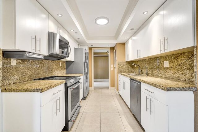 2000 Towerside Ter 301, Miami, FL 33138