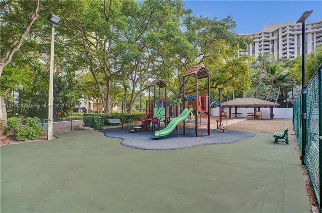 2000 Towerside Ter 301, Miami, FL 33138