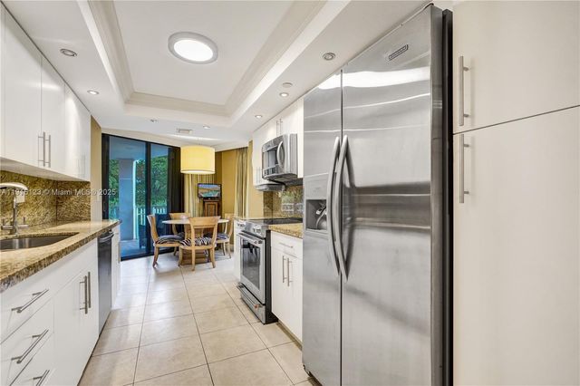 2000 Towerside Ter 301, Miami, FL 33138