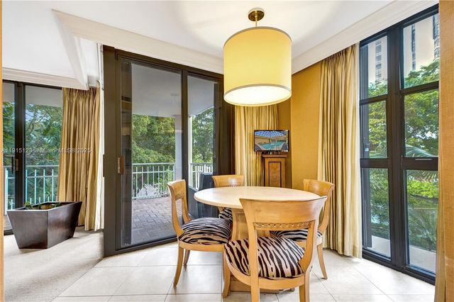 2000 Towerside Ter 301, Miami, FL 33138