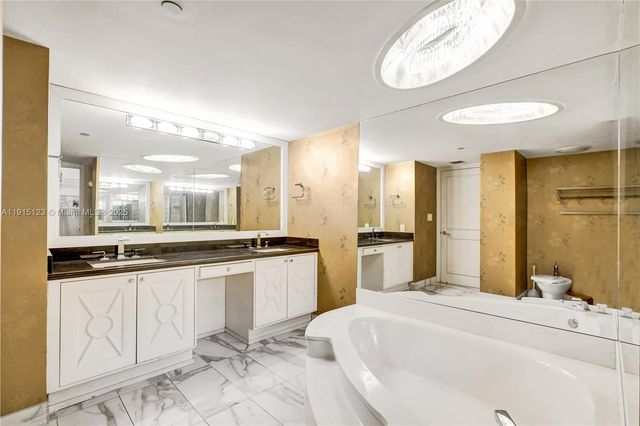 2000 Towerside Ter 301, Miami, FL 33138