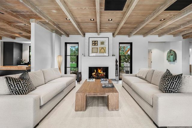 357 Camino Sur, Palm Springs, CA 92262