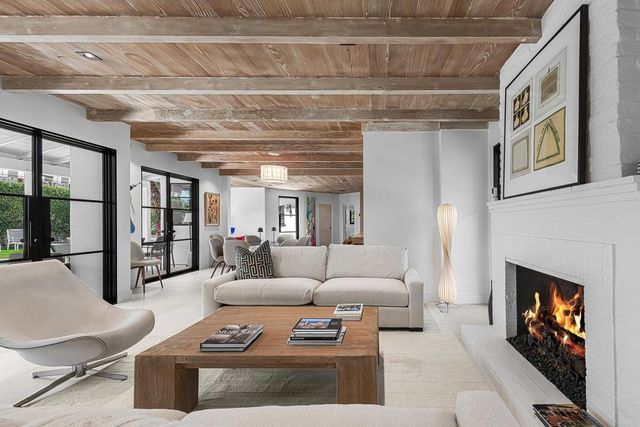 357 Camino Sur, Palm Springs, CA 92262