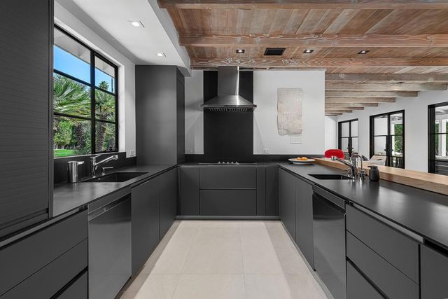 357 Camino Sur, Palm Springs, CA 92262