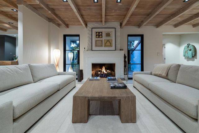 357 Camino Sur, Palm Springs, CA 92262