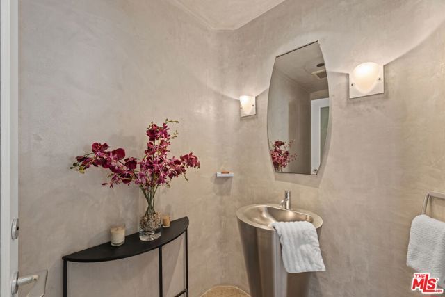 2115 3rd Street 203, Santa Monica, CA 90405