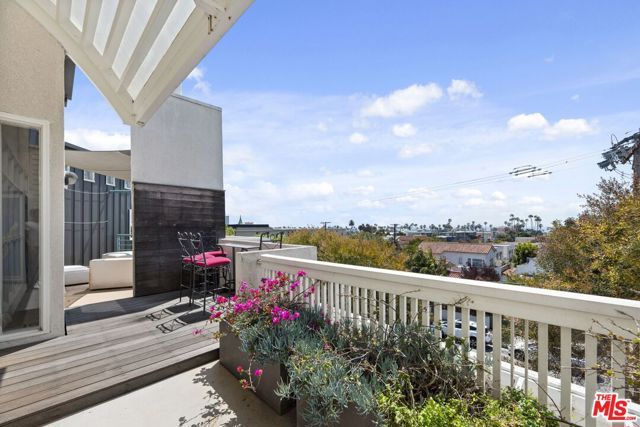 2115 3rd Street 203, Santa Monica, CA 90405