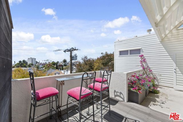 2115 3rd Street 203, Santa Monica, CA 90405