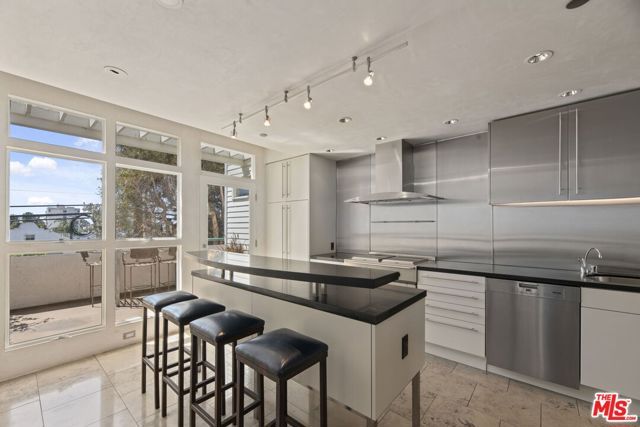 2115 3rd Street 203, Santa Monica, CA 90405