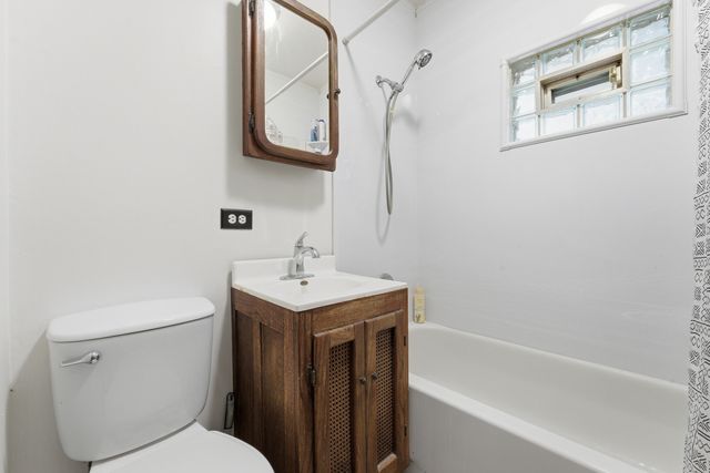 3820 W George Street, Chicago, IL 60618